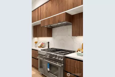 218 109th Avenue SE, Bellevue, WA 98004 - Photo 9