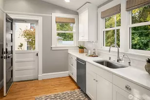 4422 Montana Circle W, Seattle, WA 98199 - Photo 13