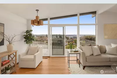 4360 Somerset Boulevard SE, Bellevue, WA 98006 - Photo 3