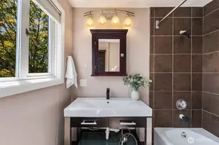 340 NE 53rd St, Seattle, WA 98105 - Photo 17