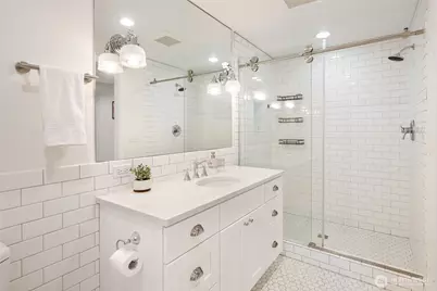 9808 Linden Avenue N, Seattle, WA 98103 - Photo 13