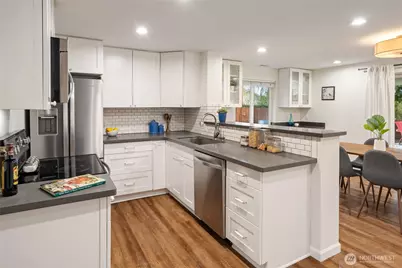 9808 Linden Avenue N, Seattle, WA 98103 - Photo 7