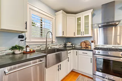 3019 Garlough Avenue SW, Seattle, WA 98116 - Photo 9