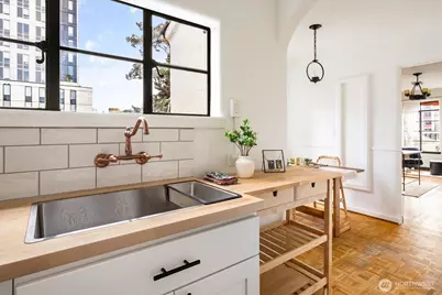 1106 NE 42nd #19, Seattle, WA 98105 - Photo 17