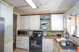758 108th St S, Tacoma, WA 98444 - Photo 5