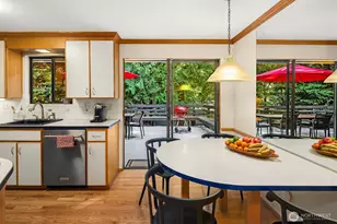 1711 NE 104th St, Seattle, WA 98125 - Photo 9