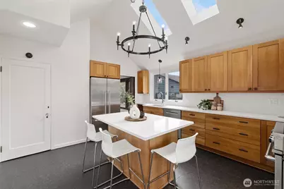 2419 28th Avenue W, Seattle, WA 98199 - Photo 11