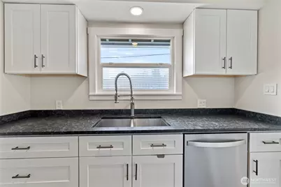 1306 Broadview, Anacortes, WA 98221 - Photo 11