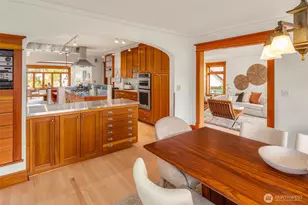 2117 N 36th St, Seattle, WA 98103 - Photo 13