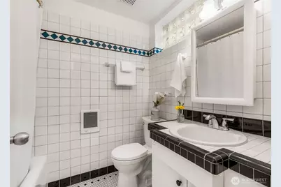 2117 N 36th Street, Seattle, WA 98103 - Photo 37