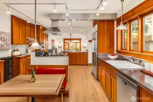 2117 N 36th St, Seattle, WA 98103 - Photo 9