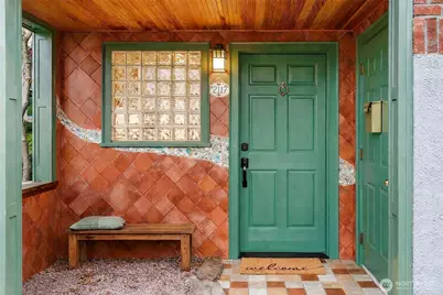 2117 N 36th Street, Seattle, WA 98103 - Photo 9