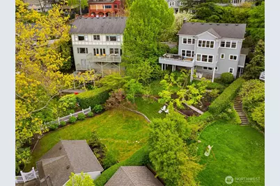 246 Dorffel Drive E, Seattle, WA 98112 - Photo 33
