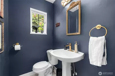 246 Dorffel Drive E, Seattle, WA 98112 - Photo 19