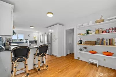 246 Dorffel Drive E, Seattle, WA 98112 - Photo 17