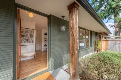 8805 27th Avenue NE, Seattle, WA 98115 - Photo 3