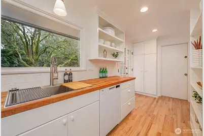8805 27th Avenue NE, Seattle, WA 98115 - Photo 11