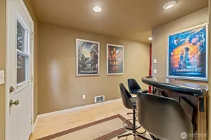 210 E Hawthorne Pl, Port Angeles, WA 98362 - Photo 33