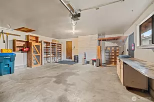 210 E Hawthorne Pl, Port Angeles, WA 98362 - Photo 27