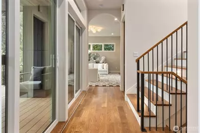 1427 Woodrow Place E, Seattle, WA 98112 - Photo 9