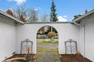 15401 Meridian Ave N, Shoreline, WA 98133 - Photo 3