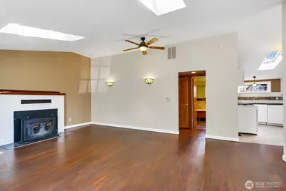 13722 Interlake Avenue N, Seattle, WA 98133 - Photo 9