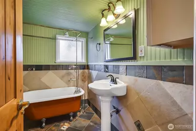 13722 Interlake Avenue N, Seattle, WA 98133 - Photo 21