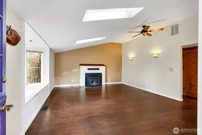 13722 Interlake Avenue N, Seattle, WA 98133 - Photo 3