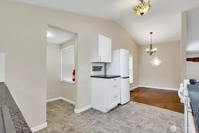 13722 Interlake Avenue N, Seattle, WA 98133 - Photo 15