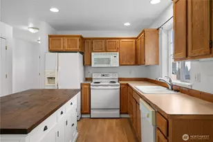 1225 Hemlock Pl, Mount Vernon, WA 98273 - Photo 9