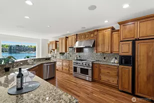 8696 Island Dr S, Seattle, WA 98118 - Photo 11