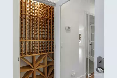 8696 Island Drive S, Seattle, WA 98118 - Photo 15
