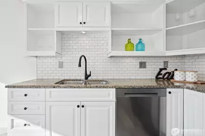 11640 100th Avenue NE #304, Kirkland, WA 98034 - Photo 7