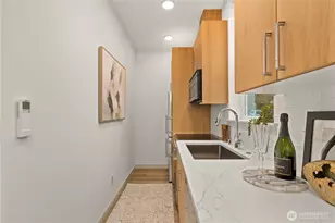 722 N 36th St, Seattle, WA 98103 - Photo 11