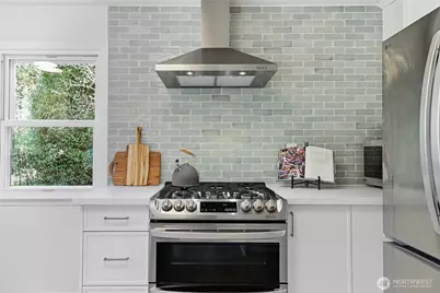 1049 S 112th Street, Seattle, WA 98168 - Photo 9