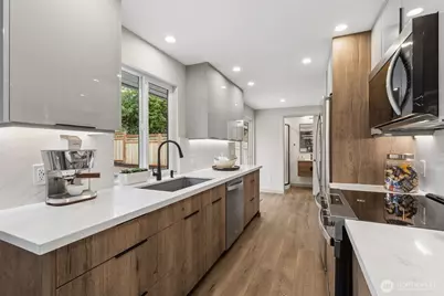 10021 19th Avenue SW, Seattle, WA 98146 - Photo 11