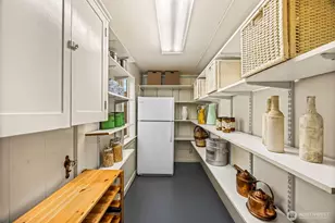 4006 NE 38th St, Seattle, WA 98105 - Photo 23