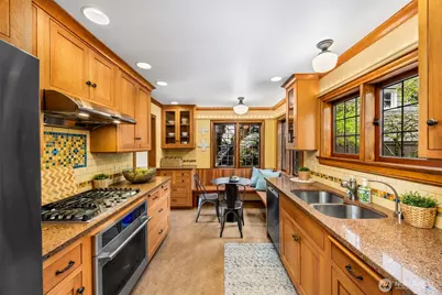 4006 NE 38th Street, Seattle, WA 98105 - Photo 17