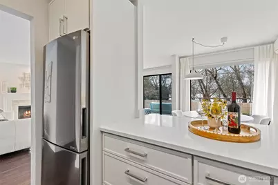 7850 Green Lake Drive N #101, Seattle, WA 98103 - Photo 9