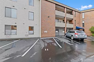 7850 Green Lake Dr N, Seattle, WA 98103 - Photo 29