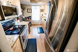 4635 W Lake Sammamish Pkwy SE, Issaquah, WA 98027 - Photo 3