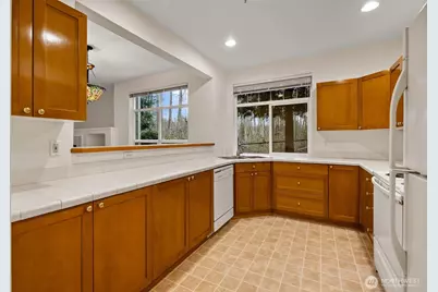 12712 Admiralty Way #E106, Everett, WA 98204 - Photo 7