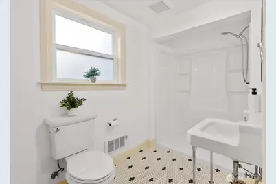 10740 Interlake Avenue N, Seattle, WA 98133 - Photo 17