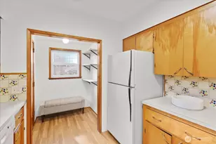 10740 Interlake Ave N, Seattle, WA 98133 - Photo 7