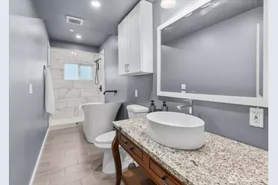 10740 Interlake Avenue N, Seattle, WA 98133 - Photo 9