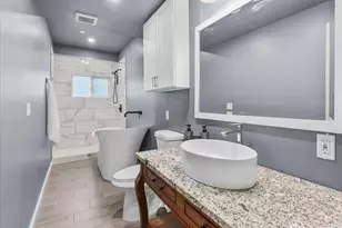 10740 Interlake Ave N, Seattle, WA 98133 - Photo 9