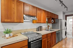 461 N 45th St, Seattle, WA 98103 - Photo 9