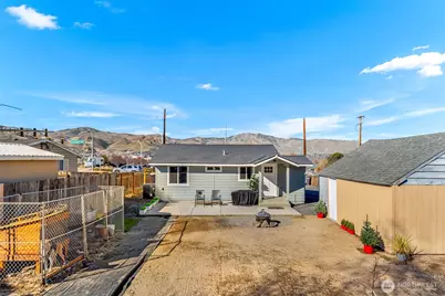 325 Eastmont Ave, East Wenatchee, WA 98802 - Photo 21