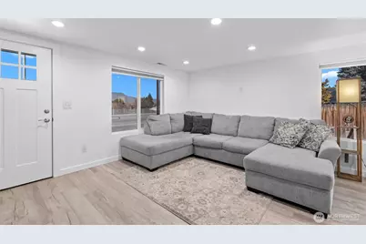 325 Eastmont Ave, East Wenatchee, WA 98802 - Photo 5