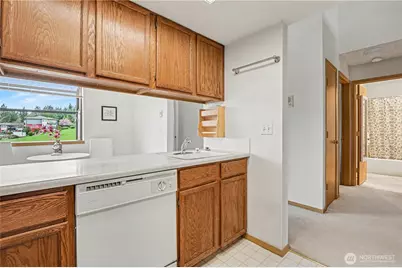 23001 Lakeview Dr #302, Mountlake Terrace, WA 98043 - Photo 11